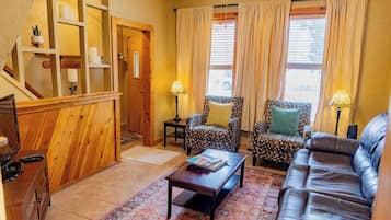 Smart TV, chimenea, reproductor de DVD y oficina