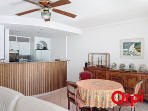 Dining - Luxury apartment with pool, air conditioning, and WIFI, 5 min from Monaco (Roquebrune-Cap-Martin)