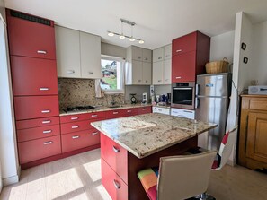 Kylskåp, mikrovågsugn och diskmaskin