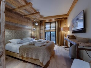 6 bedrooms, free WiFi, bed sheets