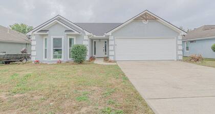 6-Bed Artistic Home with Game room