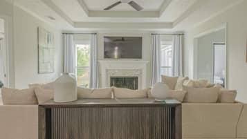 Televisión y chimenea