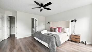 4 bedrooms, iron/ironing board, WiFi, bed sheets