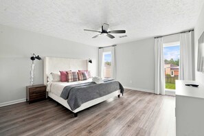 4 bedrooms, iron/ironing board, WiFi, bed sheets