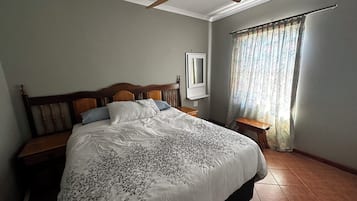 1 quarto, Wi-Fi de cortesia, roupa de cama