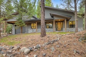 Exterior - Spring Mtn Paradise - Pet friendly, single level w/hot tub and clubhouse access (McCall)