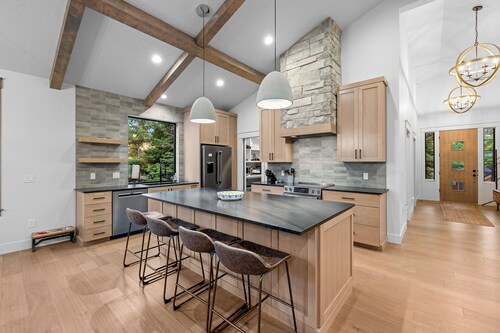 Spring Mtn Paradise - Pet friendly, single level w/hot tub and clubhouse access