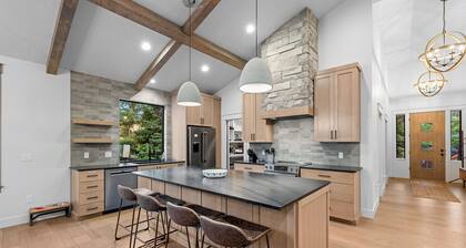 Spring Mtn Paradise - Pet friendly, single level w/hot tub and clubhouse access