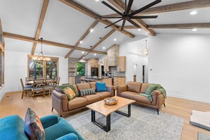 Smart TV, fireplace, books, offices
