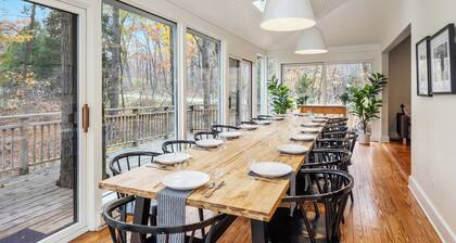 Luxury Retreat for 26, Pool, Hot Tub, amazing!