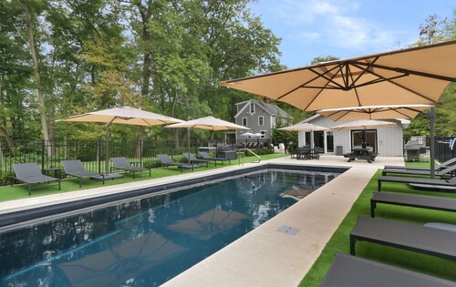 Luxury Retreat for 26, Pool, Hot Tub, amazing!