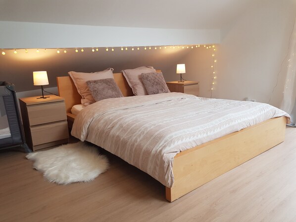 2 bedrooms, iron/ironing board, WiFi, bed sheets