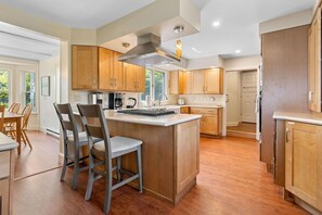 Fridge, microwave, oven, stovetop - White Caps, oceanfront home in Port Clyde Maine (Saint George)