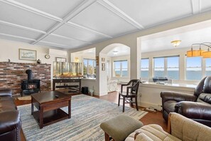 Smart TV - White Caps, oceanfront home in Port Clyde Maine (Saint George)