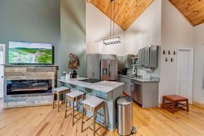 Refrigerador, microondas, horno y parrilla de estufa 