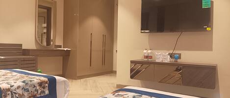 Cullinan Twin Room | Premium bedding, individually furnished, desk, laptop workspace