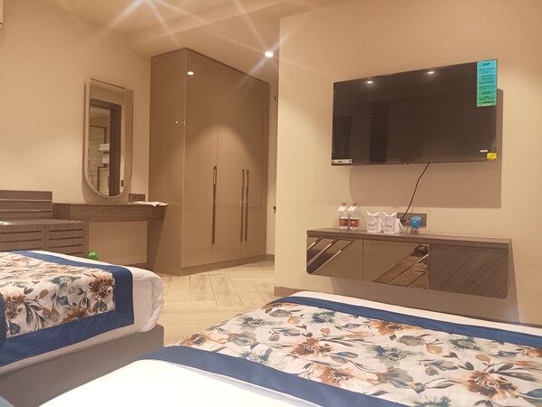 Cullinan Twin Room | Premium bedding, individually furnished, desk, laptop workspace - Qotel Signature Coleman Janakpuri (New Delhi)