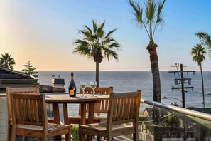 Outdoor dining - Oceanview Townhome Steps from Iconic Windansea Beach (San Diego)