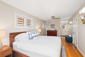 3 bedrooms, desk, iron/ironing board, WiFi - Oceanview Townhome Steps from Iconic Windansea Beach (San Diego)