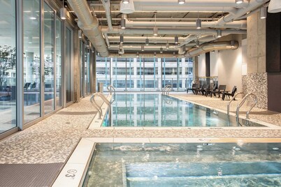 Luxury Penthouse: Iconic Views + Exclusive Comfort