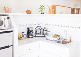 华丽开间套房, 1 张大床 | 私人厨房 | 迷你冰箱、微波炉、茶具/咖啡用具、电热水壶