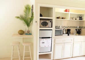 Deluxe-Studiosuite, 1 King-Bett, Nichtraucher | Eigene Küche | Mini-Kühlschrank, Mikrowelle, Wasserkocher mit Kaffee-/Teezubehör