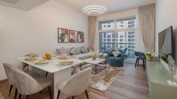 Standard Apartment, City View | Living area