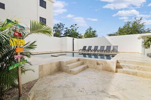 Pool - Bonaire Beach Apartments 10 with a refreshing shared pool and spectacular sea views (Kralendijk)