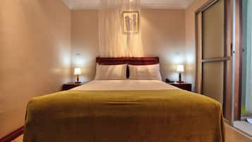 Suite Deluxe, balcón, vistas al jardín | 1 dormitorio, escritorio, espacio para trabajar con un portátil