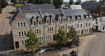 3-bedroom, fully furnished townhouse overlooking the historic Dornoch Square.
