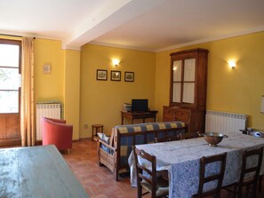 Living room - Charming Flat With Pool Surrounded by Nature (Asciano)