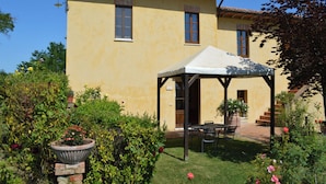 Property entrance - Charming Flat With Pool Surrounded by Nature (Asciano)