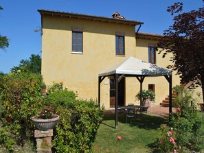 Property entrance - Charming Flat With Pool Surrounded by Nature (Asciano)