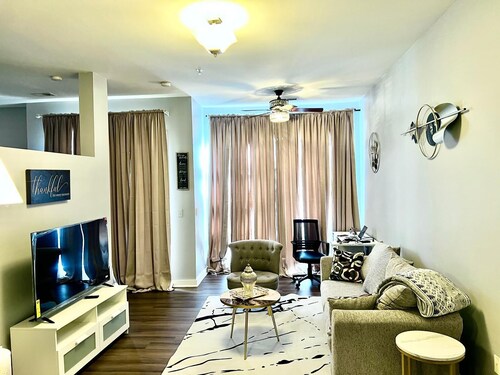 Beautiful 1-bedroom apartment in fabulous Charlotte with AC, WiFi