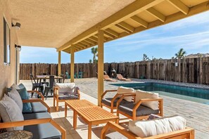 屋外ダイニングエリア