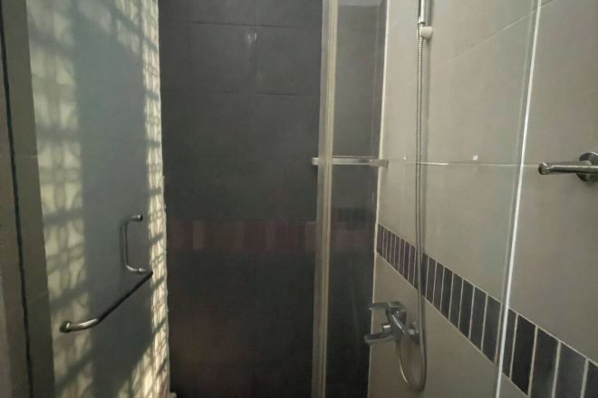Bilik Mandi | Kelengkapan dandanan diri percuma, pengering rambut, selipar, bidet 