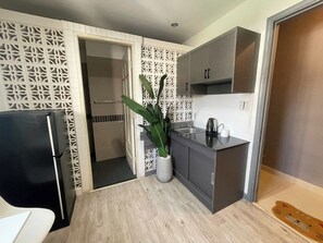 Comfort Double Room, Kitchenette, City View | Private kitchen | Fridge, microwave, electric kettle, cookware/dishes/utensils