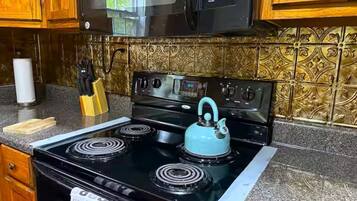 KylskÄp, mikrovÄgsugn, ugn och spishÀll