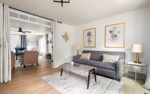 Smart TV - Spacious 5BR, 3.5BA home, 5 min walk to Duke (Durham)