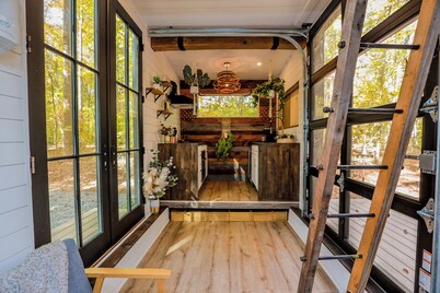 Modern Cabin right outside of Richmond with everything you need and more to truly relax.