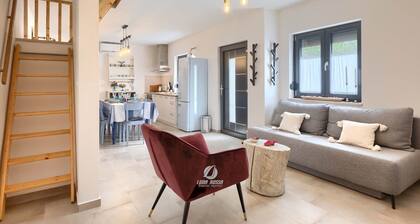 Adorable Home With Private Garden and Bubble Bath