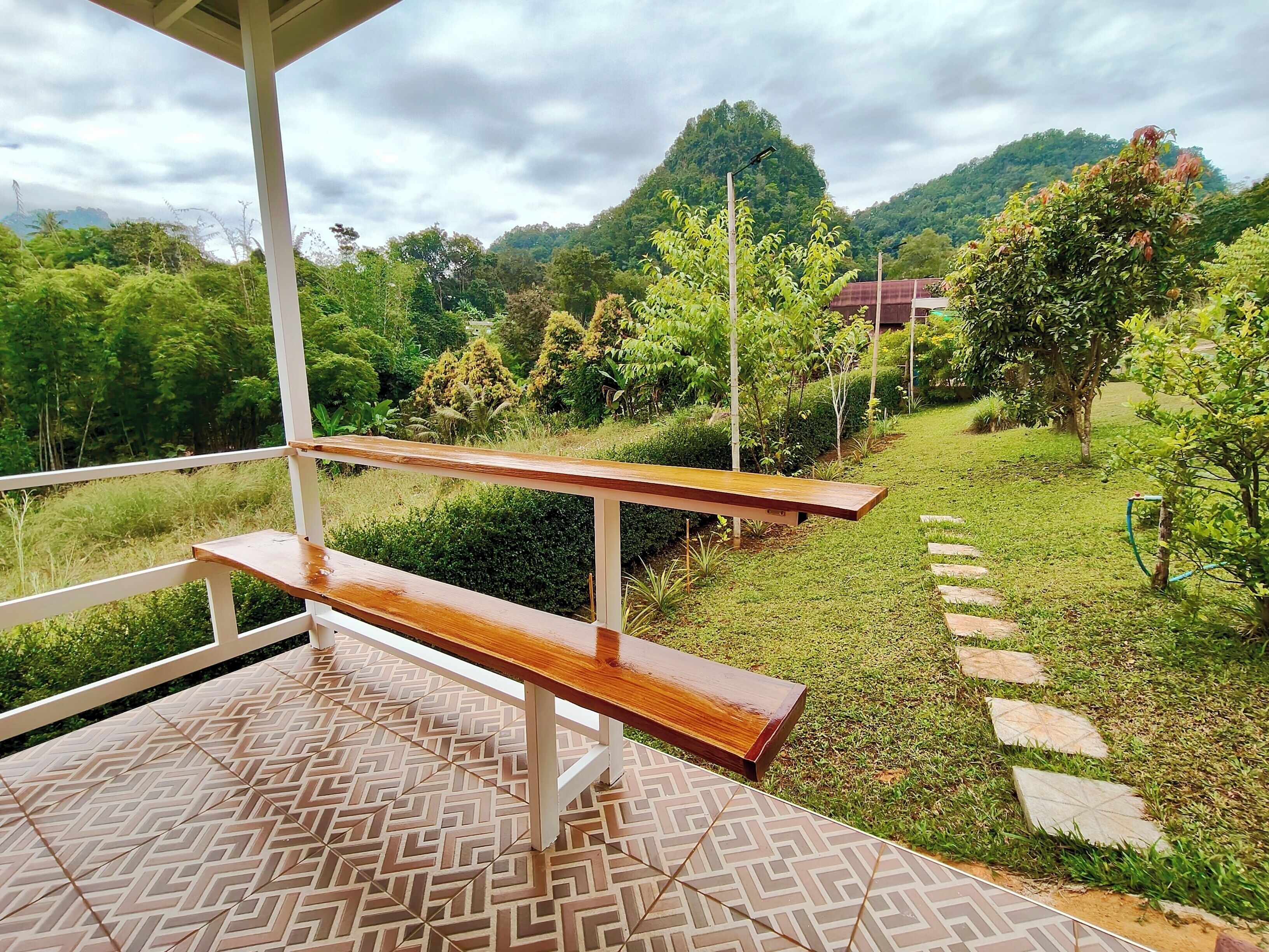 Standard szoba kétszemélyes vagy két külön ággyal, erkély, kilátással a hegyre | Hegyre néző