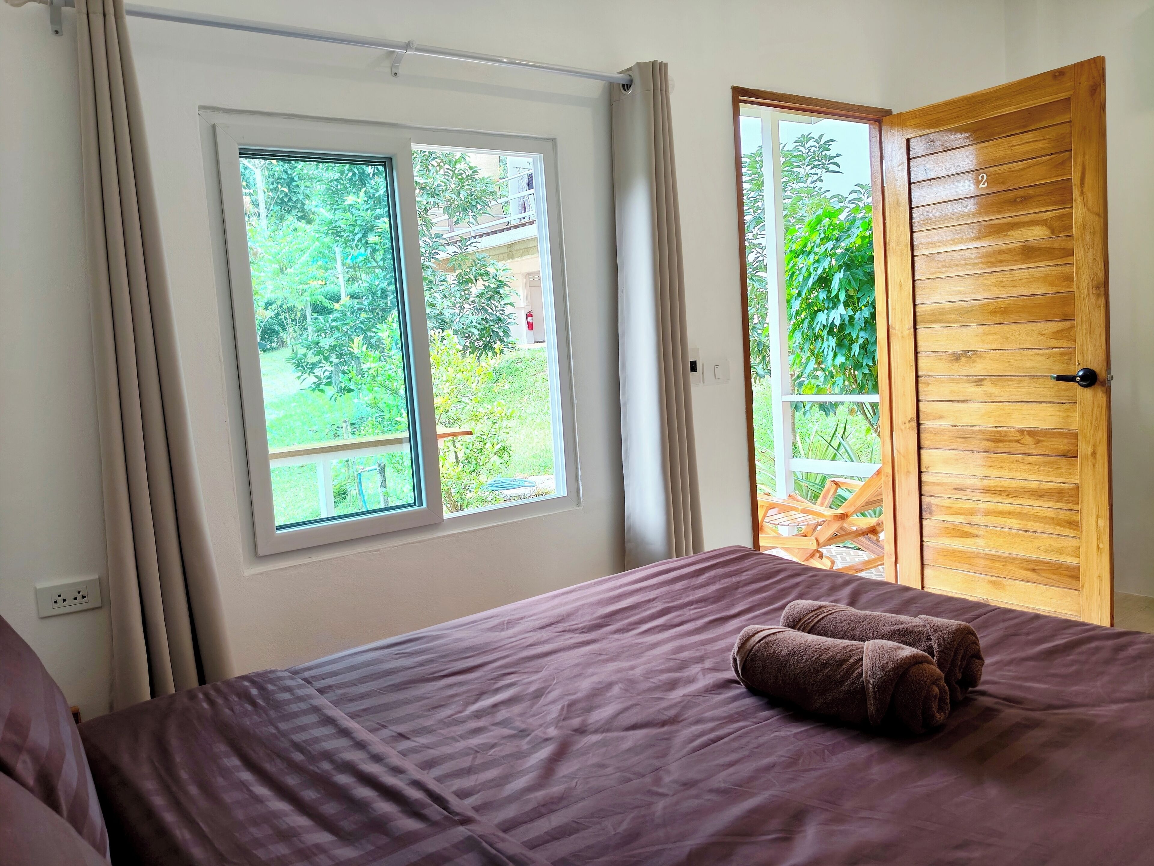 Habitación estándar con 1 cama doble o 2 individuales, balcón, vistas a la montaña | Escritorio y wifi gratis