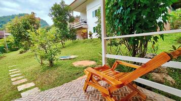 Standard-Doppel- oder -Zweibettzimmer, Balkon, Bergblick | Terrasse/Patio