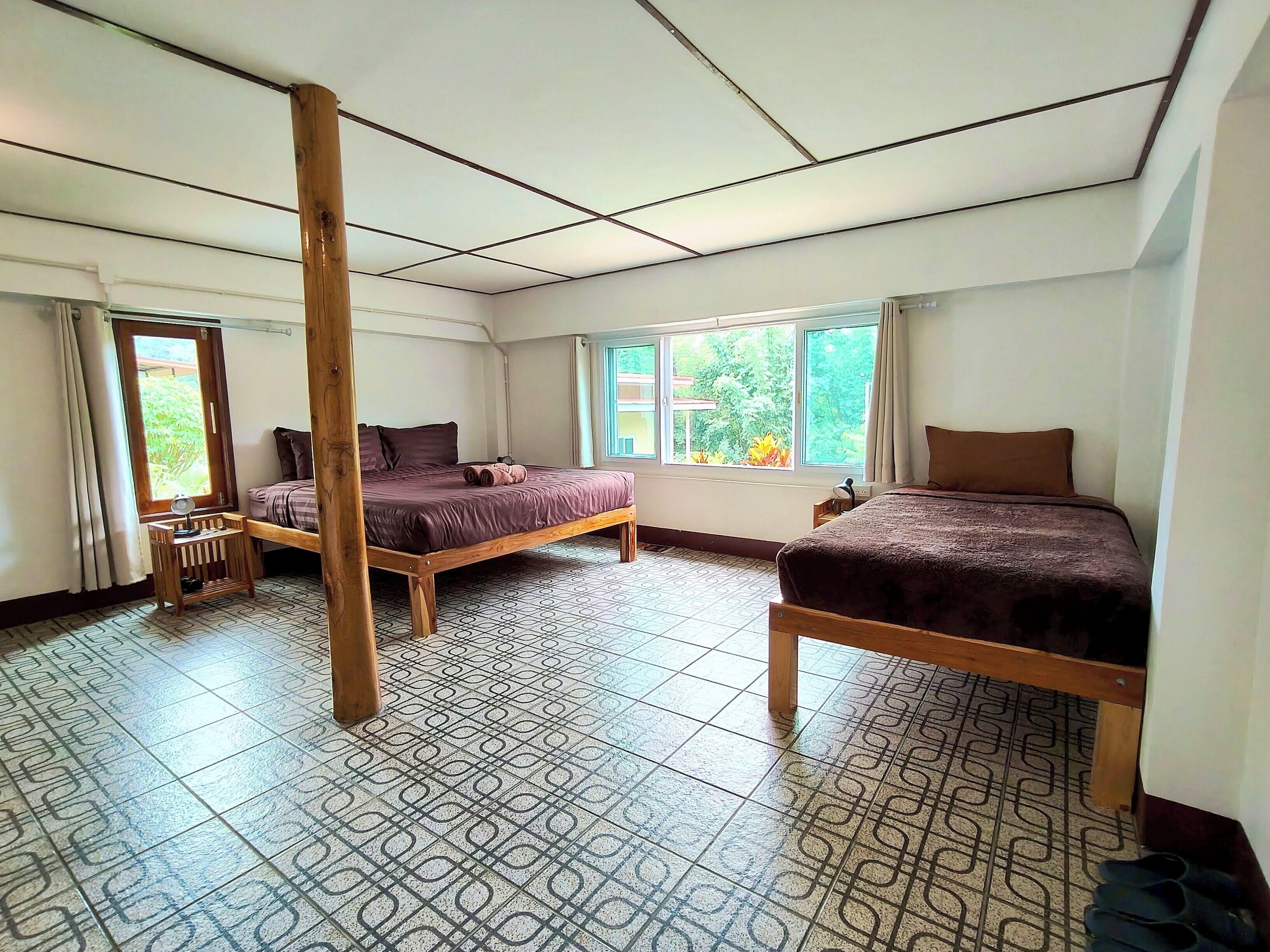 Családi szoba kétszemélyes vagy két külön ággyal, erkély, kilátással a hegyre | Íróasztal és ingyenes wifi