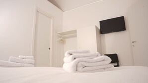Quadruple Room | WiFi (free) - B&B Vesuvius Central (Torre del Greco)