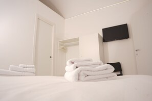 Quadruple Room | Free WiFi - B&B Vesuvius Central (Torre del Greco)