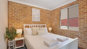 4 makuuhuonetta, silitysrauta/-lauta, vauvan matkasänky, Wi-Fi