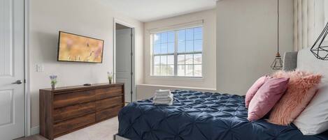 6 bedrooms, desk, iron/ironing board, WiFi