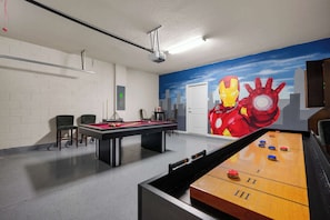 Game room - Themed villa w/ private pool & game room (Davenport)